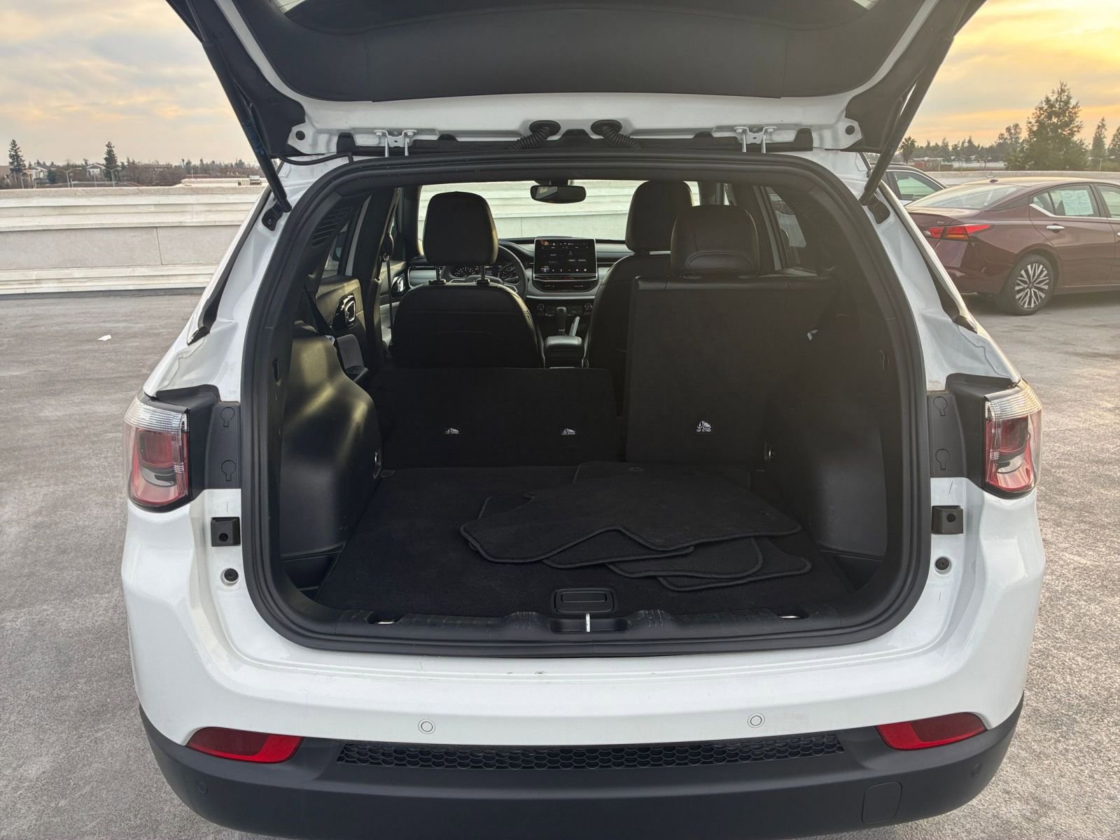 Used 2025 Jeep Compass Limited image 32