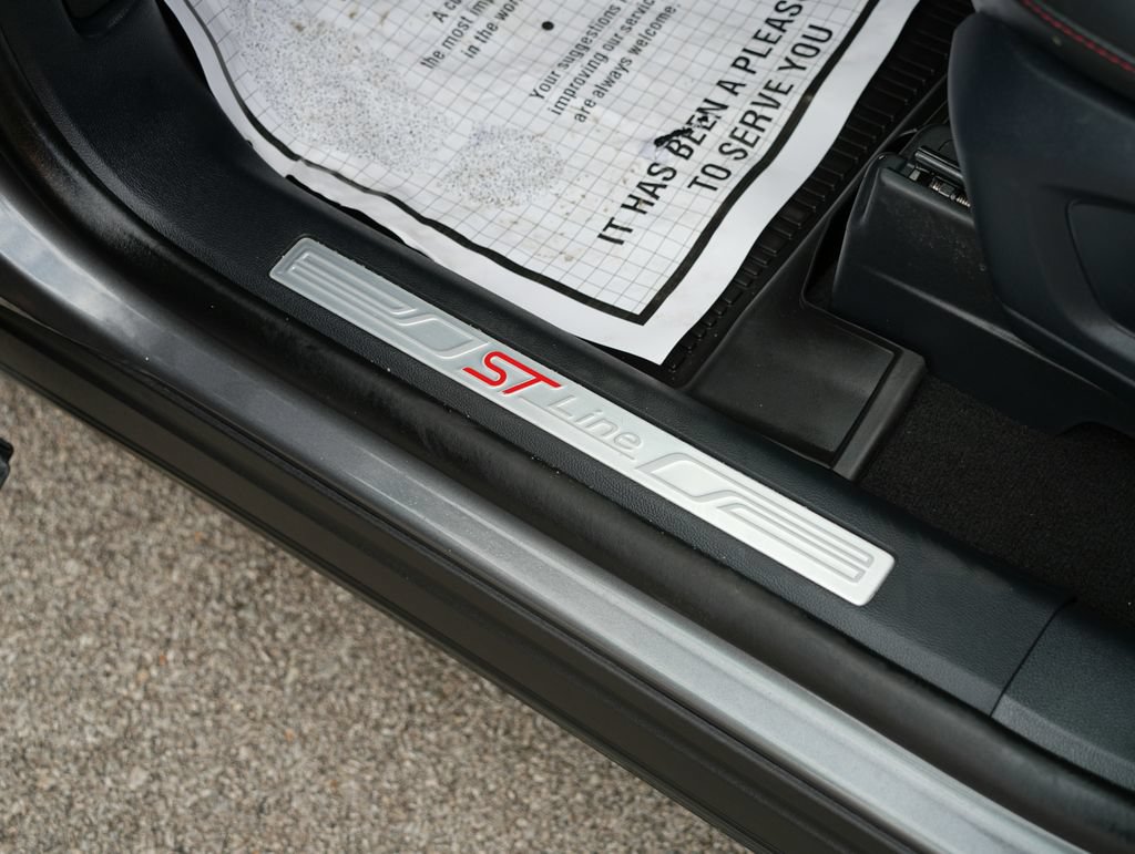 Used 2025 Ford Explorer ST-Line RWD image 21