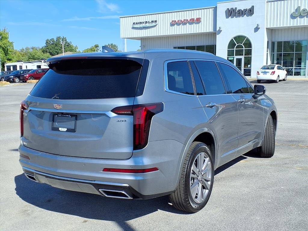 Used 2025 Cadillac XT6 Premium Luxury image 2