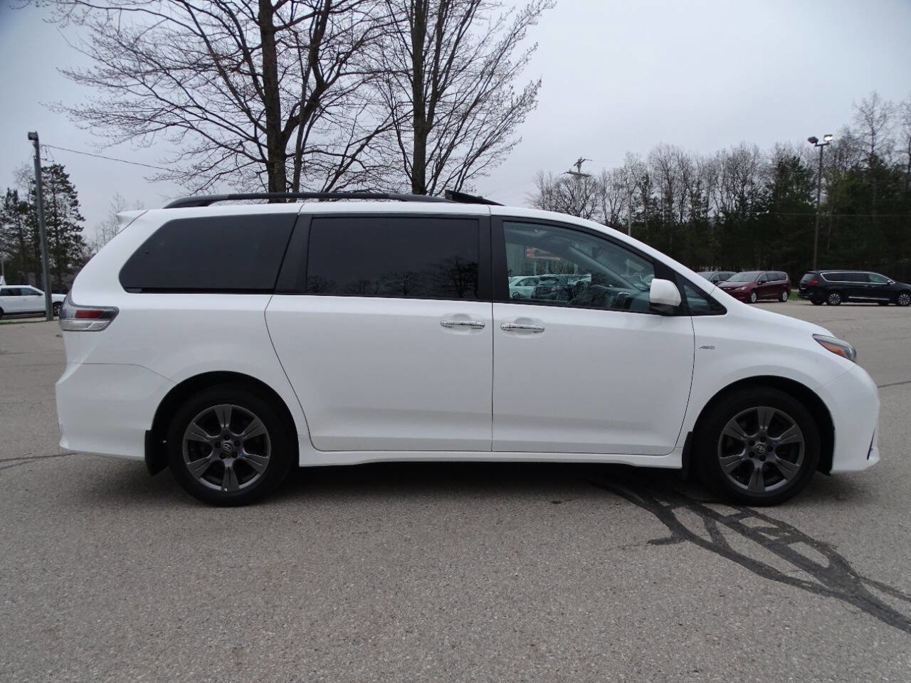Used 2019 Toyota Sienna SE Premium AWD/4WD image 50