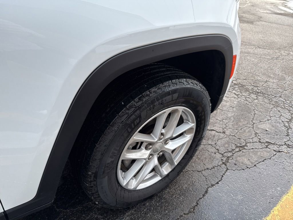 Used 2024 Jeep Grand Cherokee Laredo X image 29