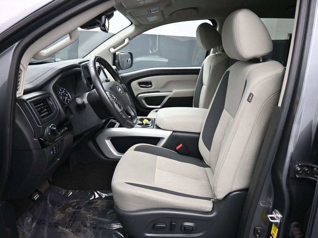 Used 2024 Nissan Titan SV w/ SV Convenience Package image 18