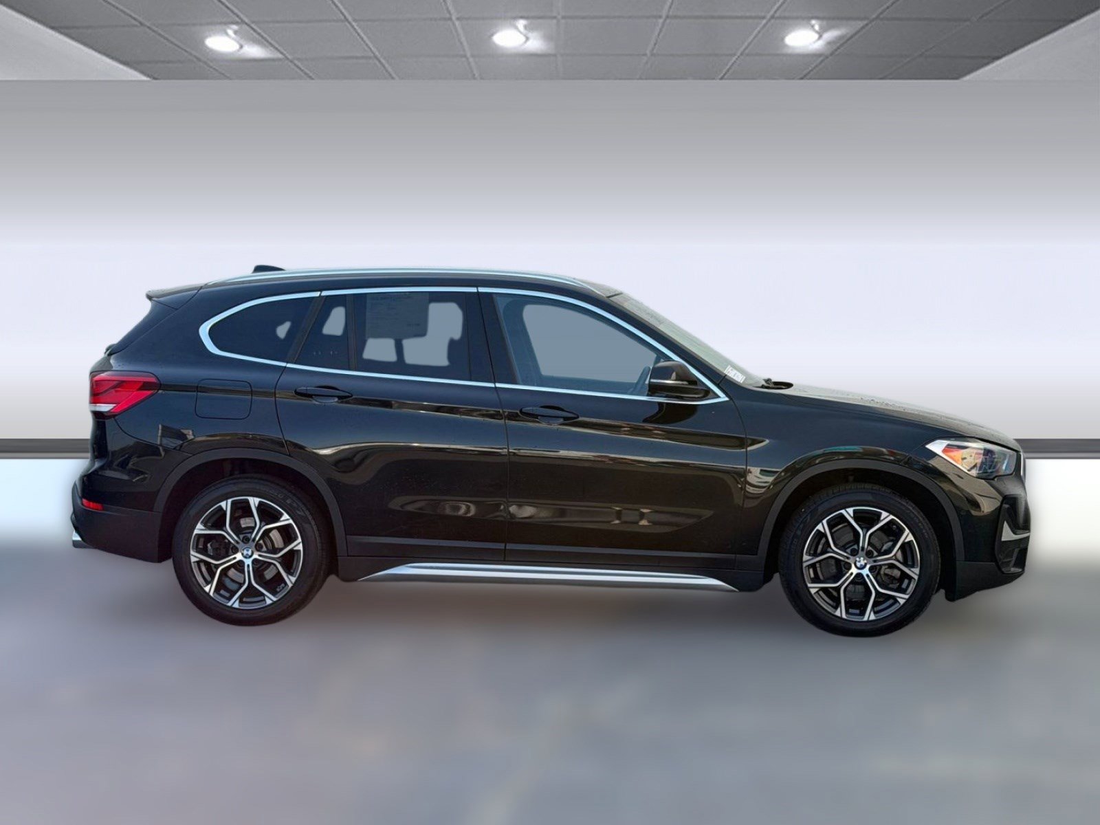 Certified 2022 BMW X1 xDrive28i w/ Convenience Package image 8