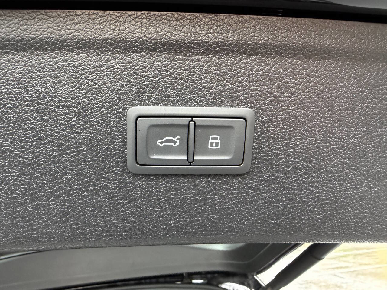 Used 2021 Audi Q5 e Premium Plus w/ Premium Plus Package image 8