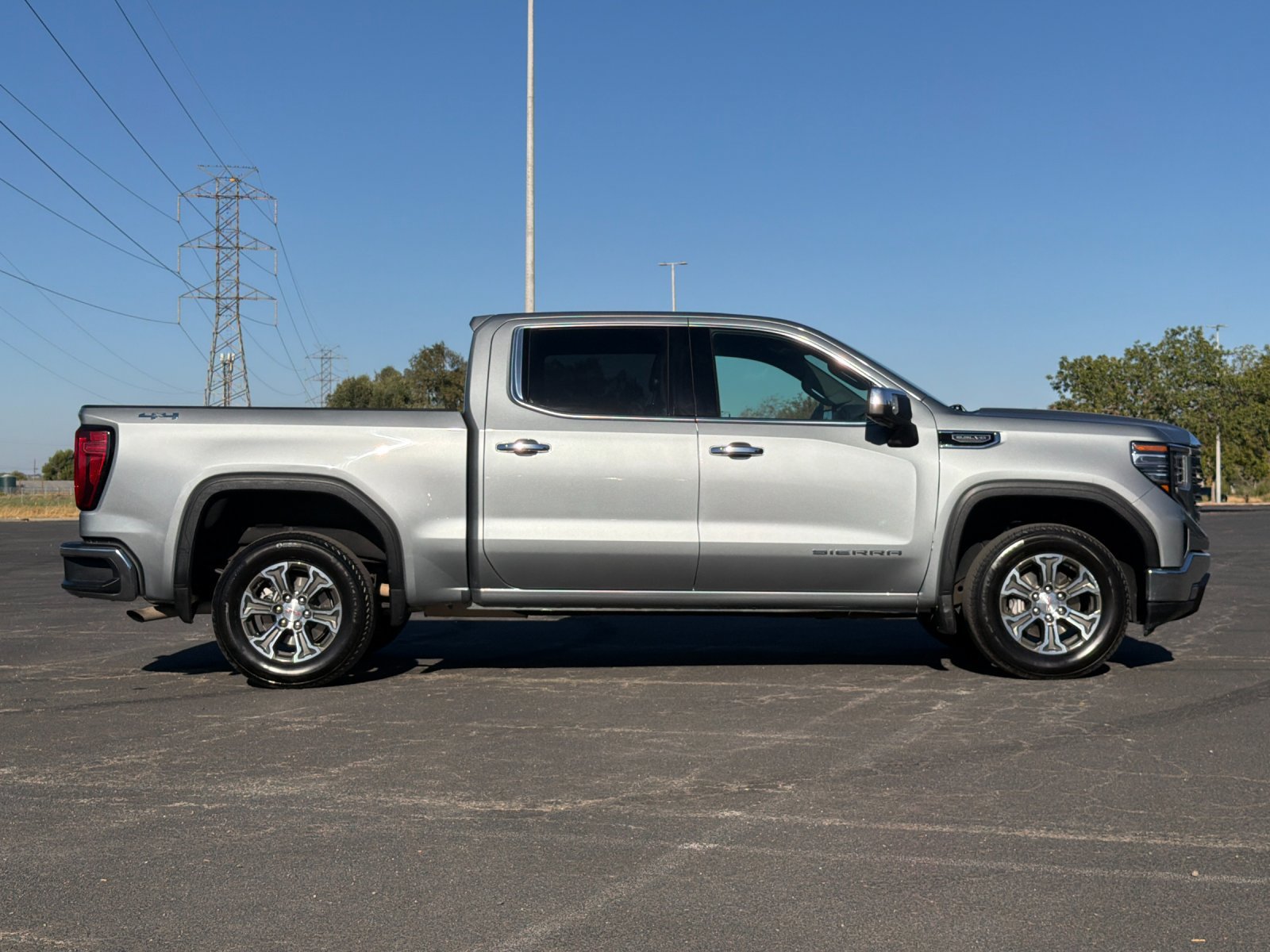 Used 2026 GMC Sierra 1500 SLT AWD/4WD image 3