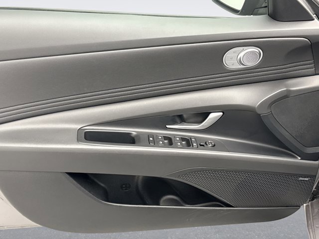 Used 2024 Hyundai Elantra Limited image 9