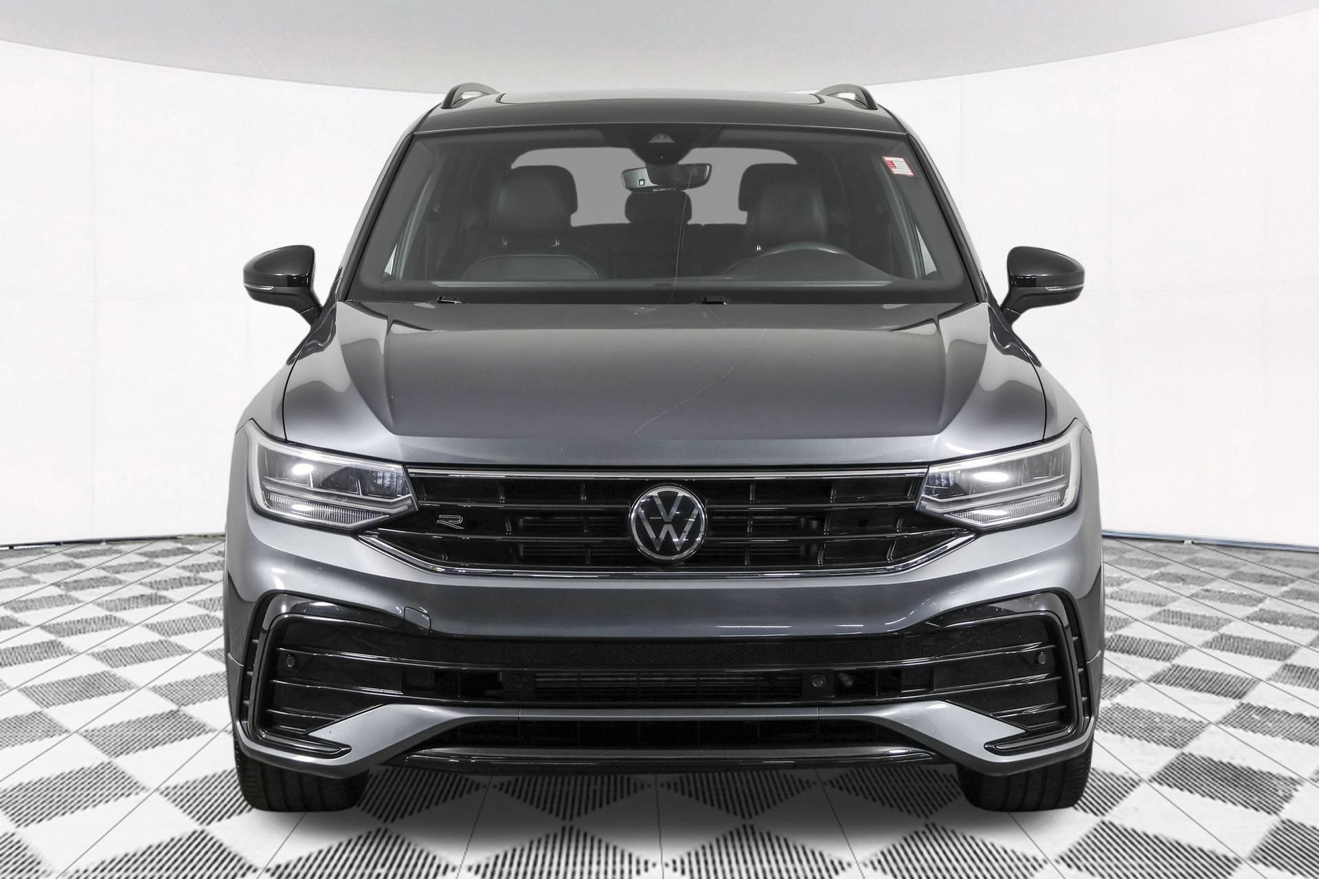 Used 2023 Volkswagen Tiguan SE R-Line FWD image 13
