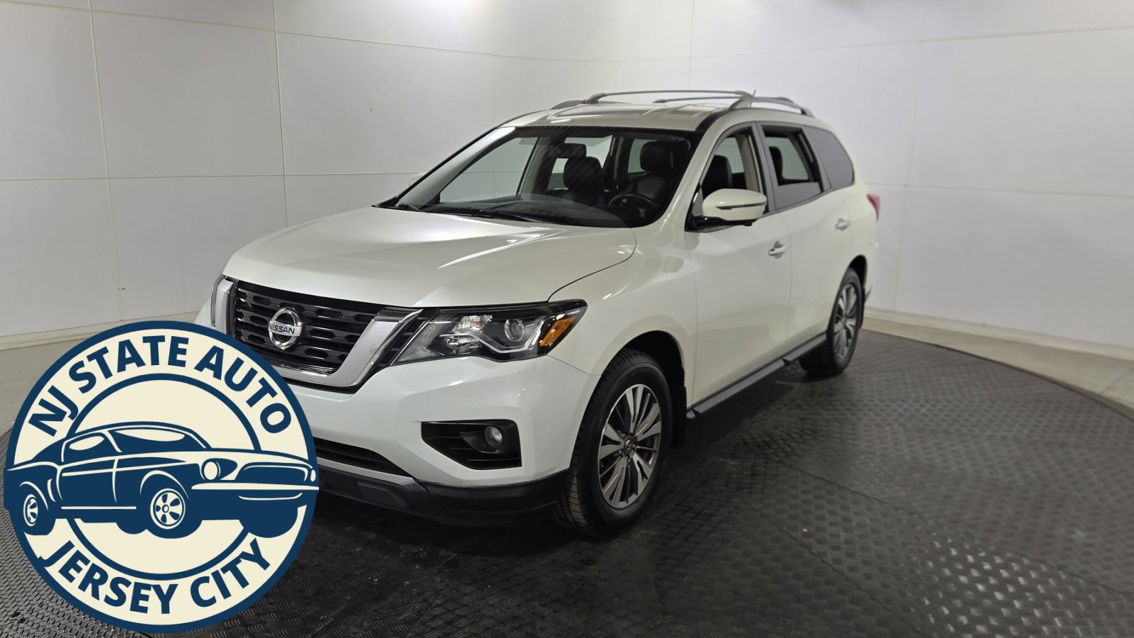 Used 2018 Nissan Pathfinder SL image 3