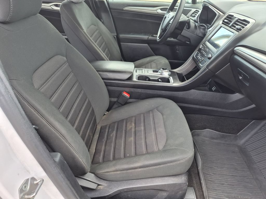 Used 2020 Ford Fusion SE FWD image 28
