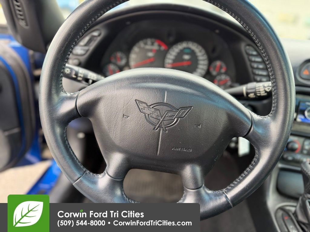 Used 2003 Chevrolet Corvette Coupe w/ Preferred Equipment Group RWD image 2
