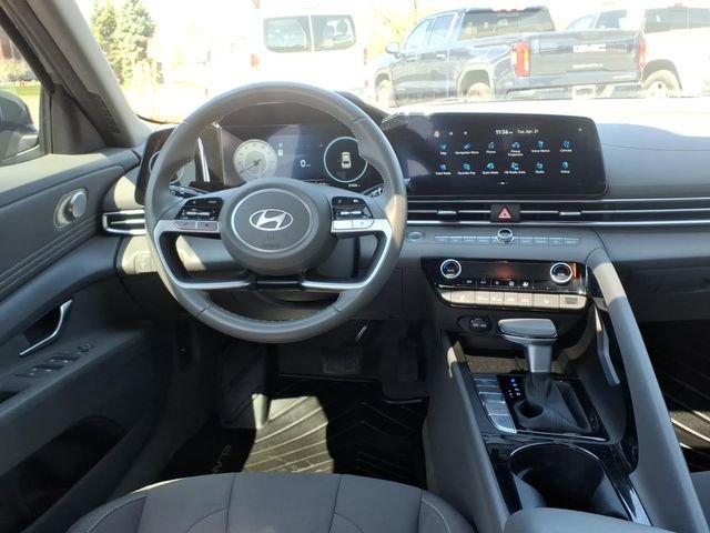 Used 2024 Hyundai Elantra SEL w/ Convenience Package FWD image 11