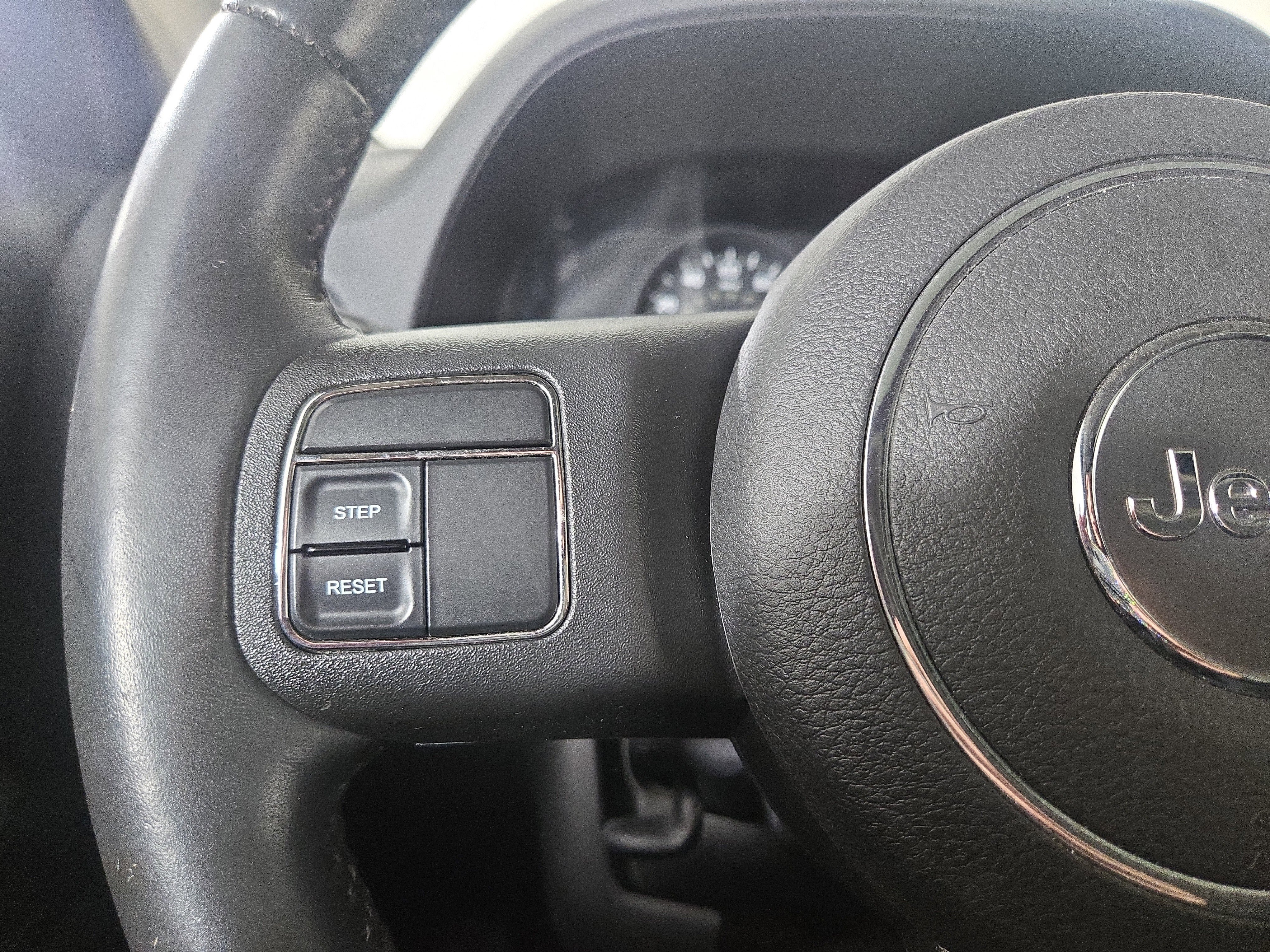 Used 2013 Jeep Patriot Latitude w/ Sun/Sound Group image 16