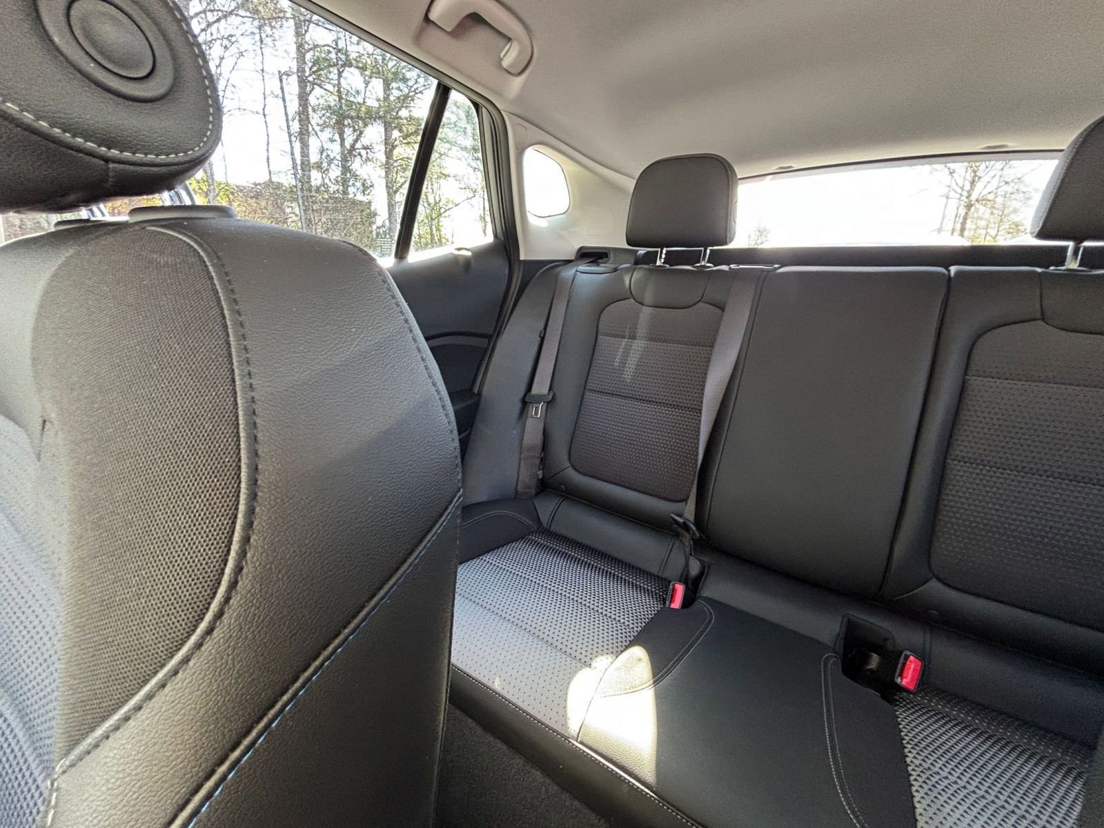 Used 2025 Chevrolet Trax LT w/ LT Convenience Package image 40
