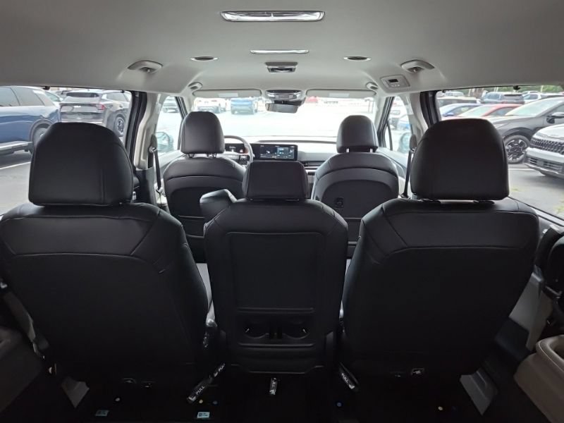 New 2027 Kia Carnival EX FWD image 11