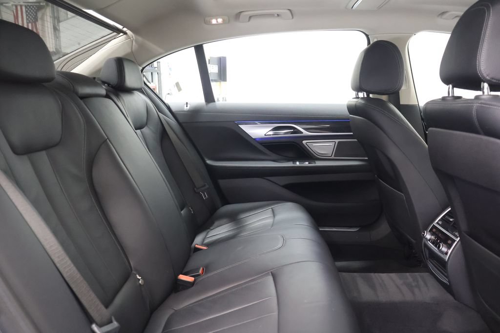 Used 2018 BMW 740i RWD image 24