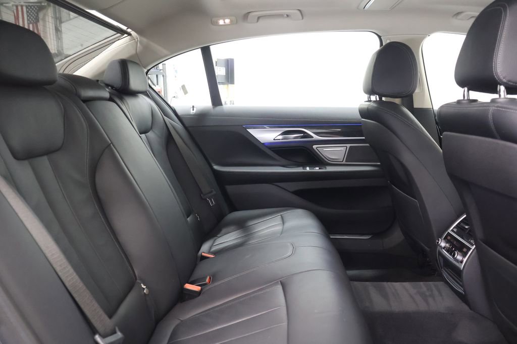 Used 2018 BMW 740i RWD image 24