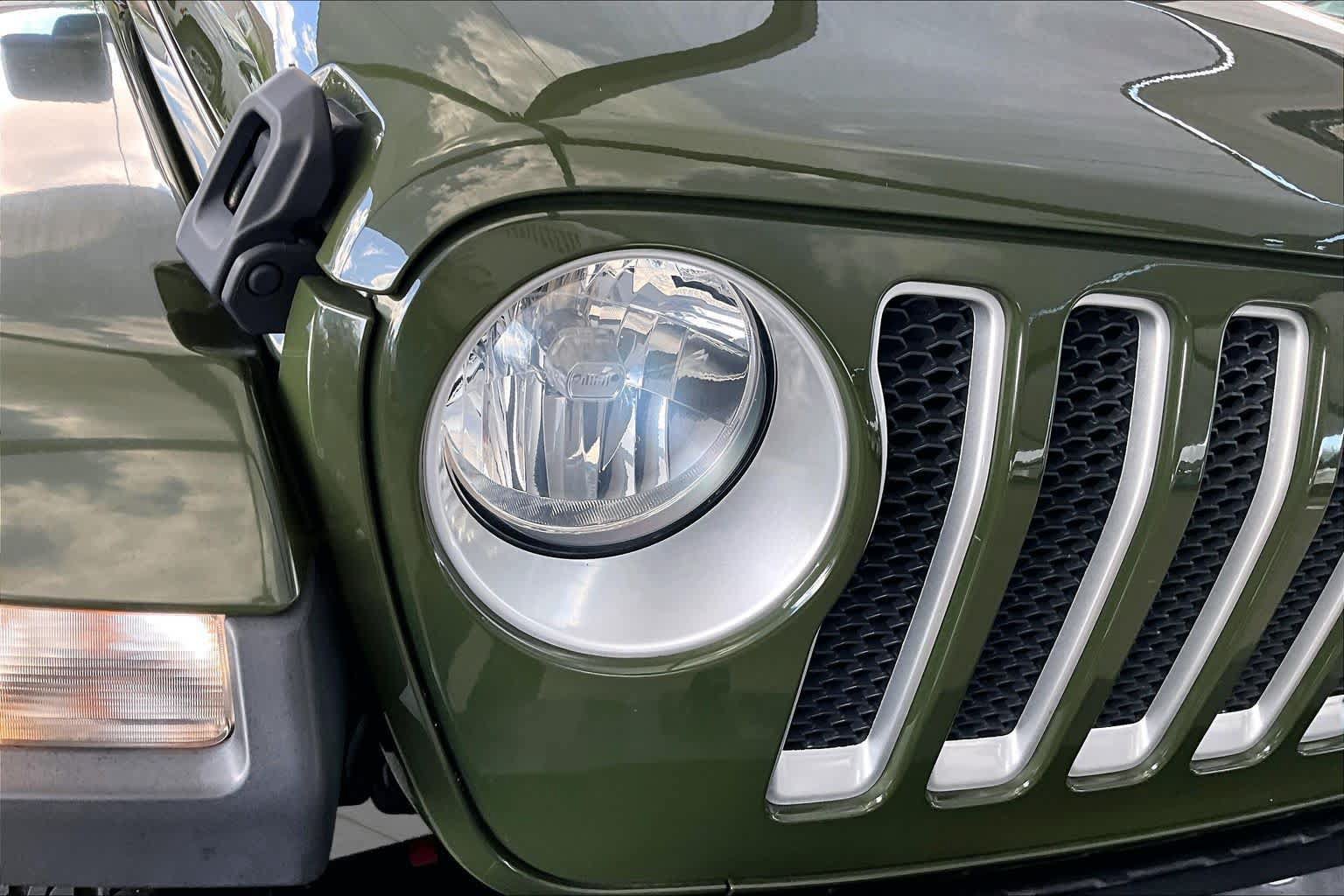 Used 2022 Jeep Wrangler Unlimited Sahara AWD/4WD image 27