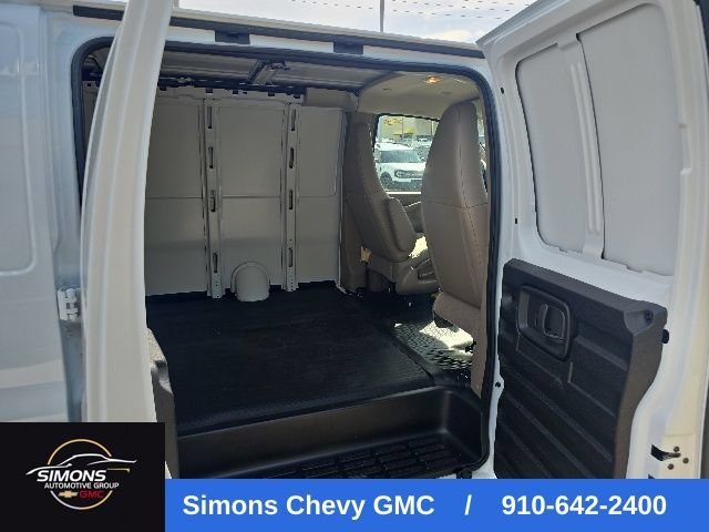 Used 2025 GMC Savana 3500 RWD image 32