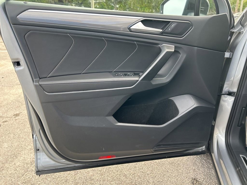 Used 2023 Volkswagen Tiguan SE R-Line image 38