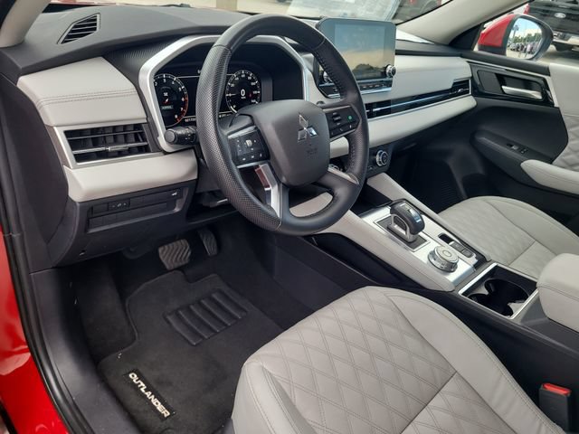 Used 2023 Mitsubishi Outlander SEL FWD image 19