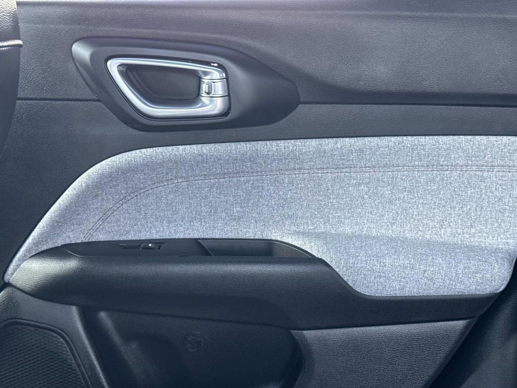 Used 2023 Jeep Compass Latitude image 15