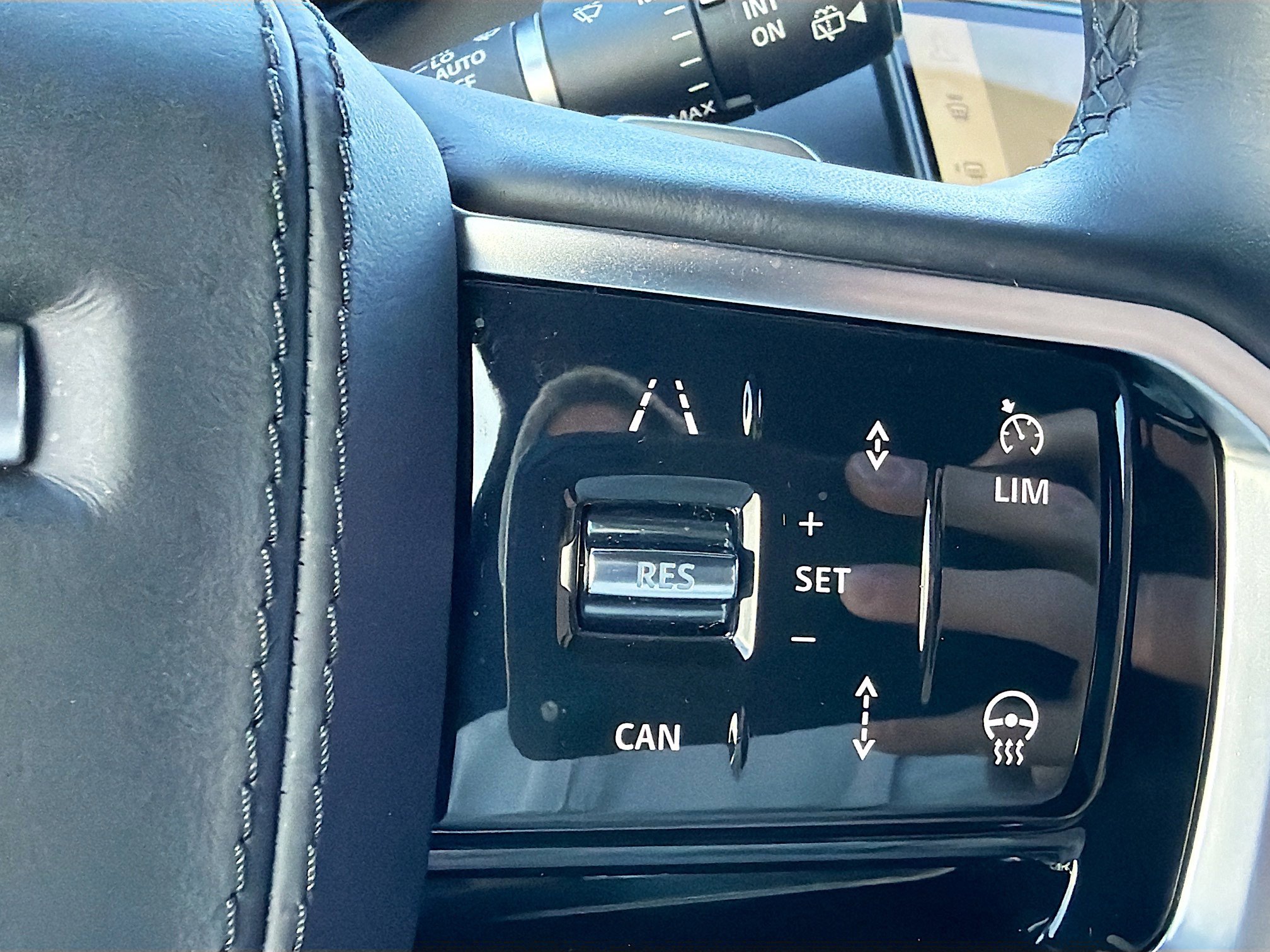 Used 2024 Land Rover Range Rover Sport SE image 39