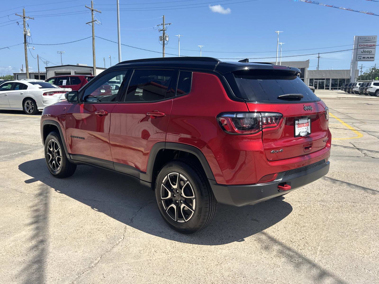 Used 2025 Jeep Compass Trailhawk AWD/4WD image 5