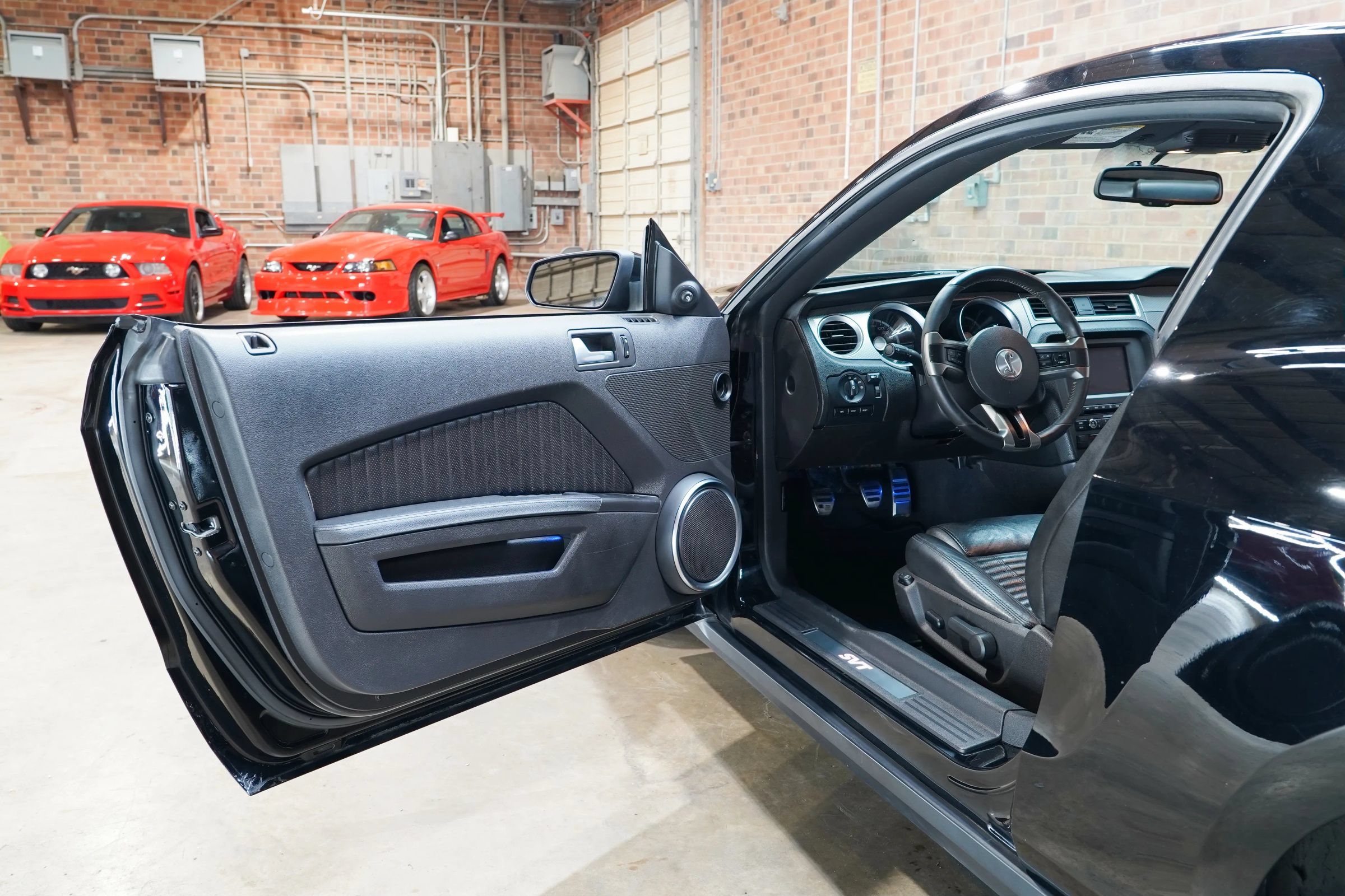 Used 2010 Ford Mustang Shelby GT500 RWD image 37
