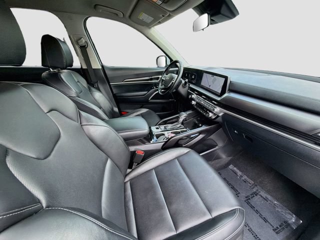 Used 2025 Kia Telluride LX FWD image 28