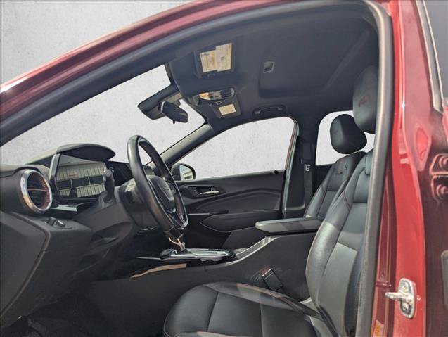 Used 2025 Chevrolet Trax RS w/ Sunroof Package FWD image 12