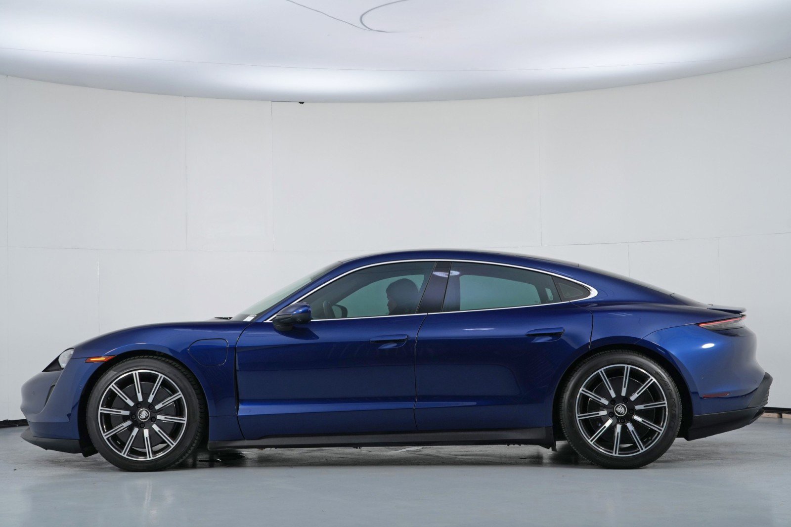 Used 2020 Porsche Taycan 4S w/ Premium Package AWD/4WD image 9
