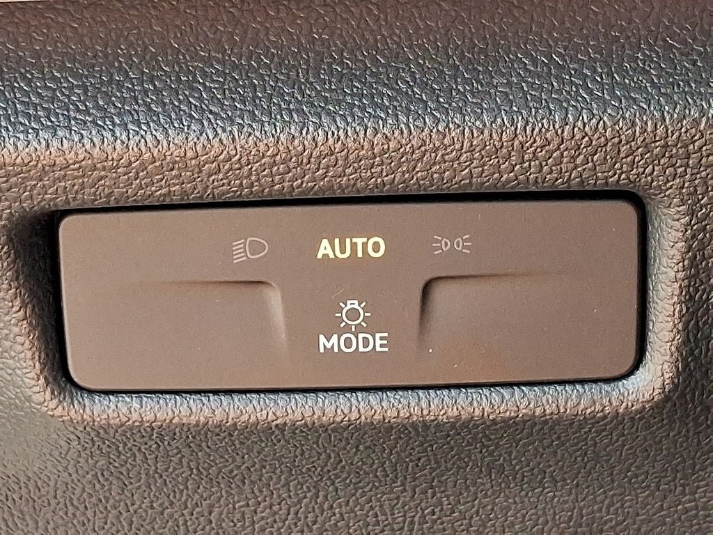 Used 2026 Volkswagen Tiguan SE w/ Panoramic Sunroof Package AWD/4WD image 25