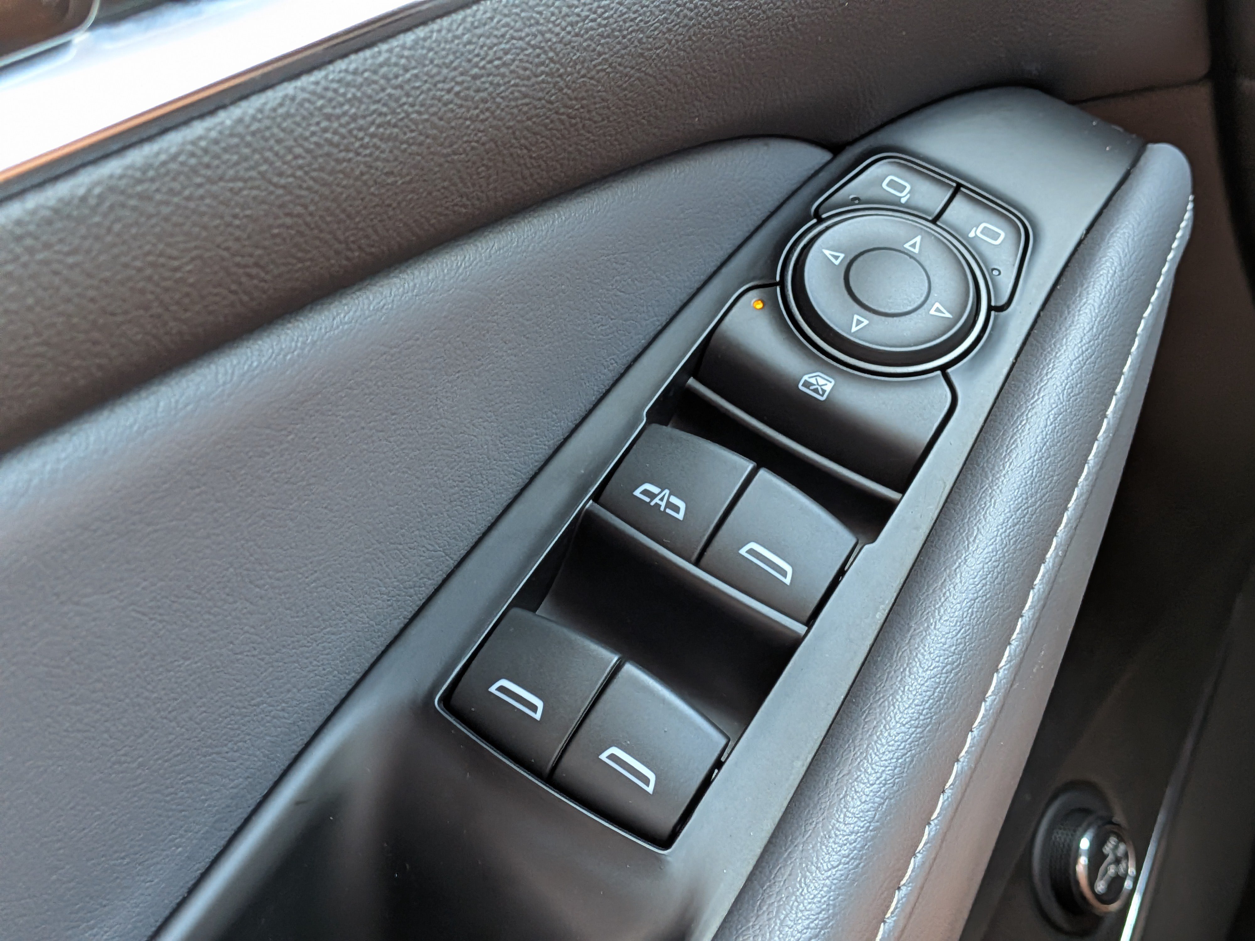 Used 2023 Buick Enclave Essence w/ Experience Buick Package FWD image 24
