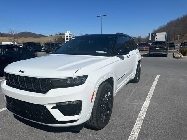 Used 2025 Jeep Grand Cherokee Summit image 3