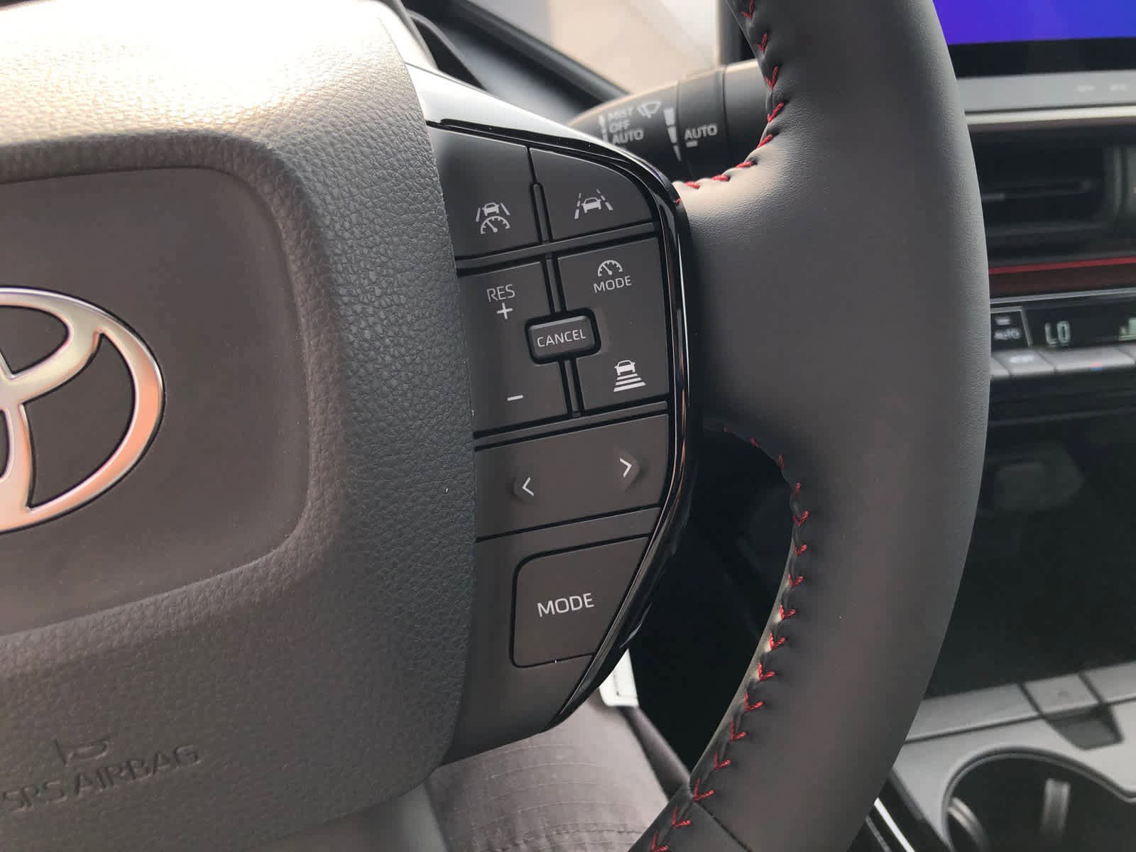 New 2025 Toyota Prius Plug-In Hybrid FWD image 9
