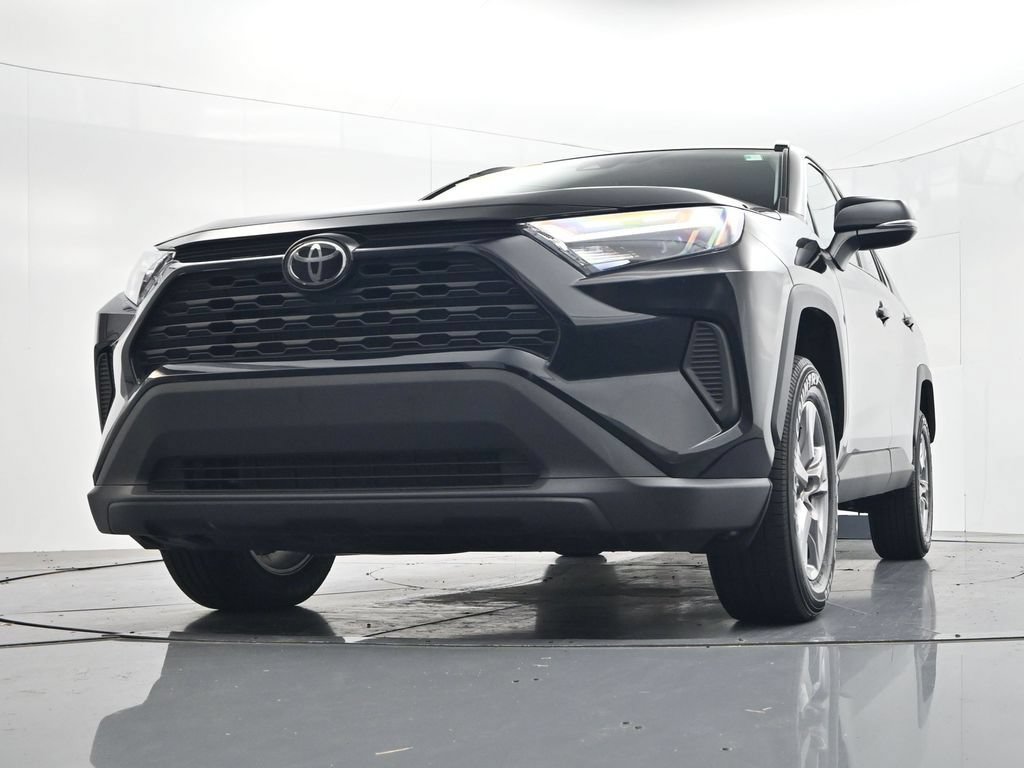 Used 2025 Toyota RAV4 XLE FWD image 45