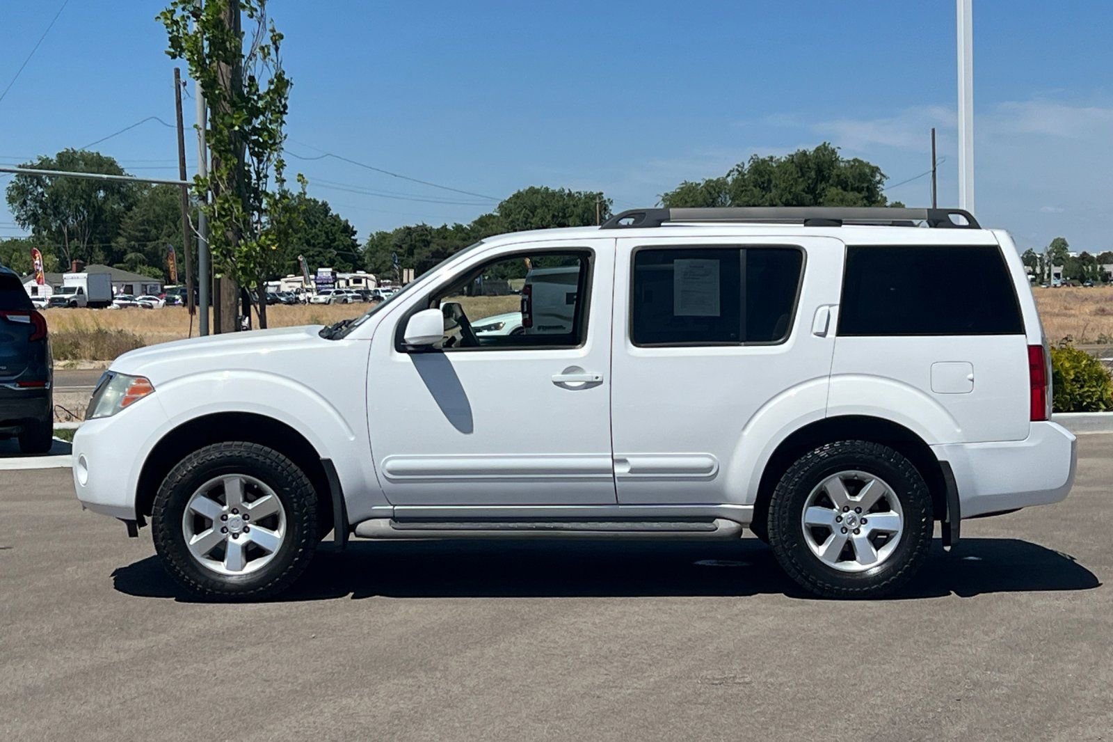 Used 2012 Nissan Pathfinder SV AWD/4WD image 7