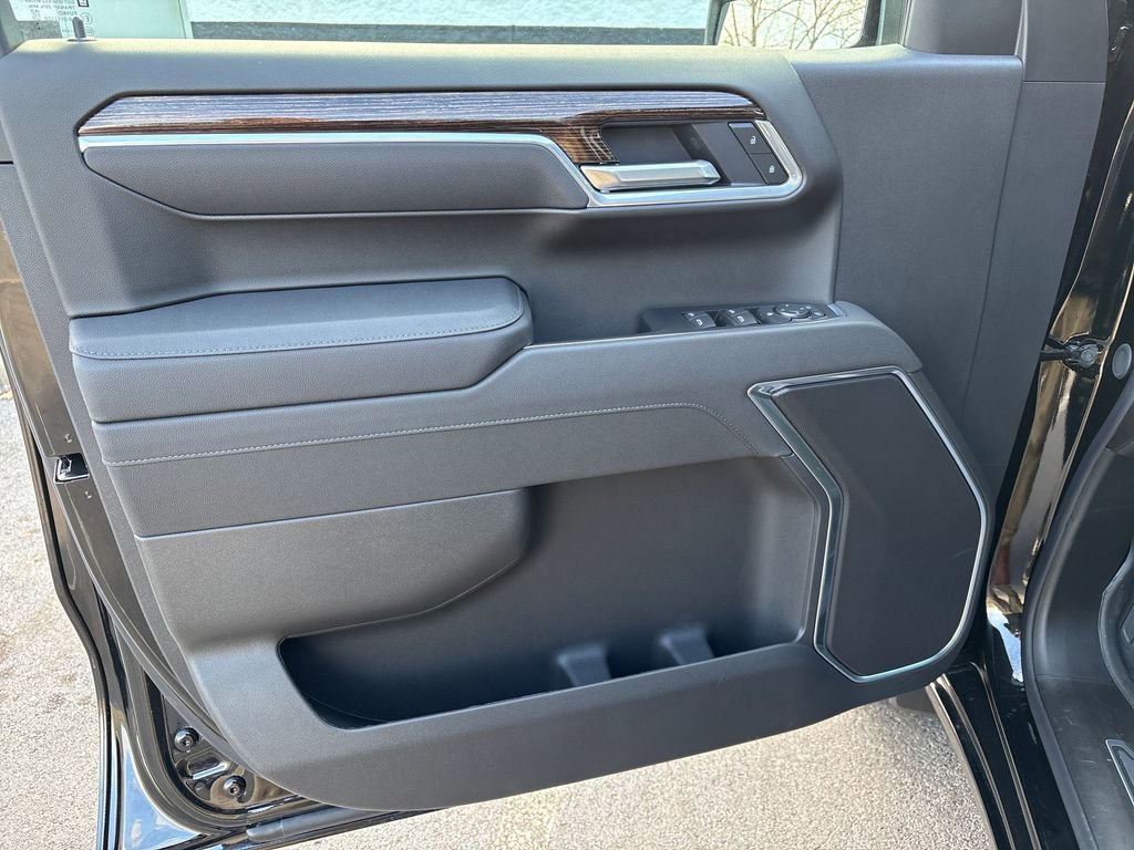 New 2026 GMC Sierra 1500 SLE image 16