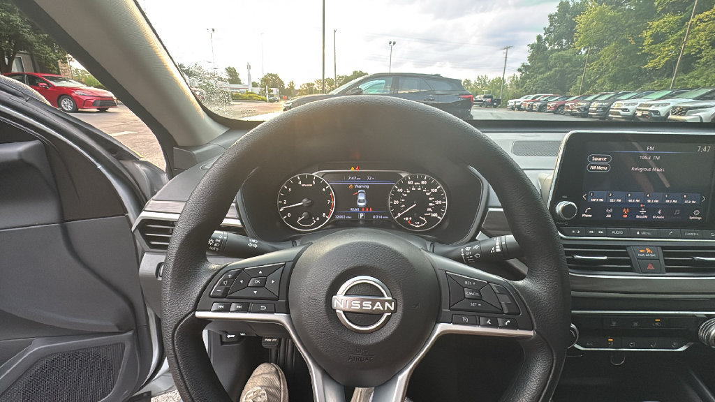 Used 2025 Nissan Altima 2.5 SV FWD image 15