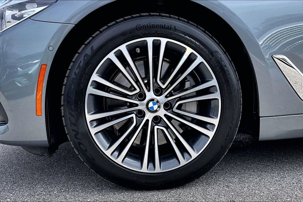 Used 2019 BMW 540i w/ Convenience Package image 35