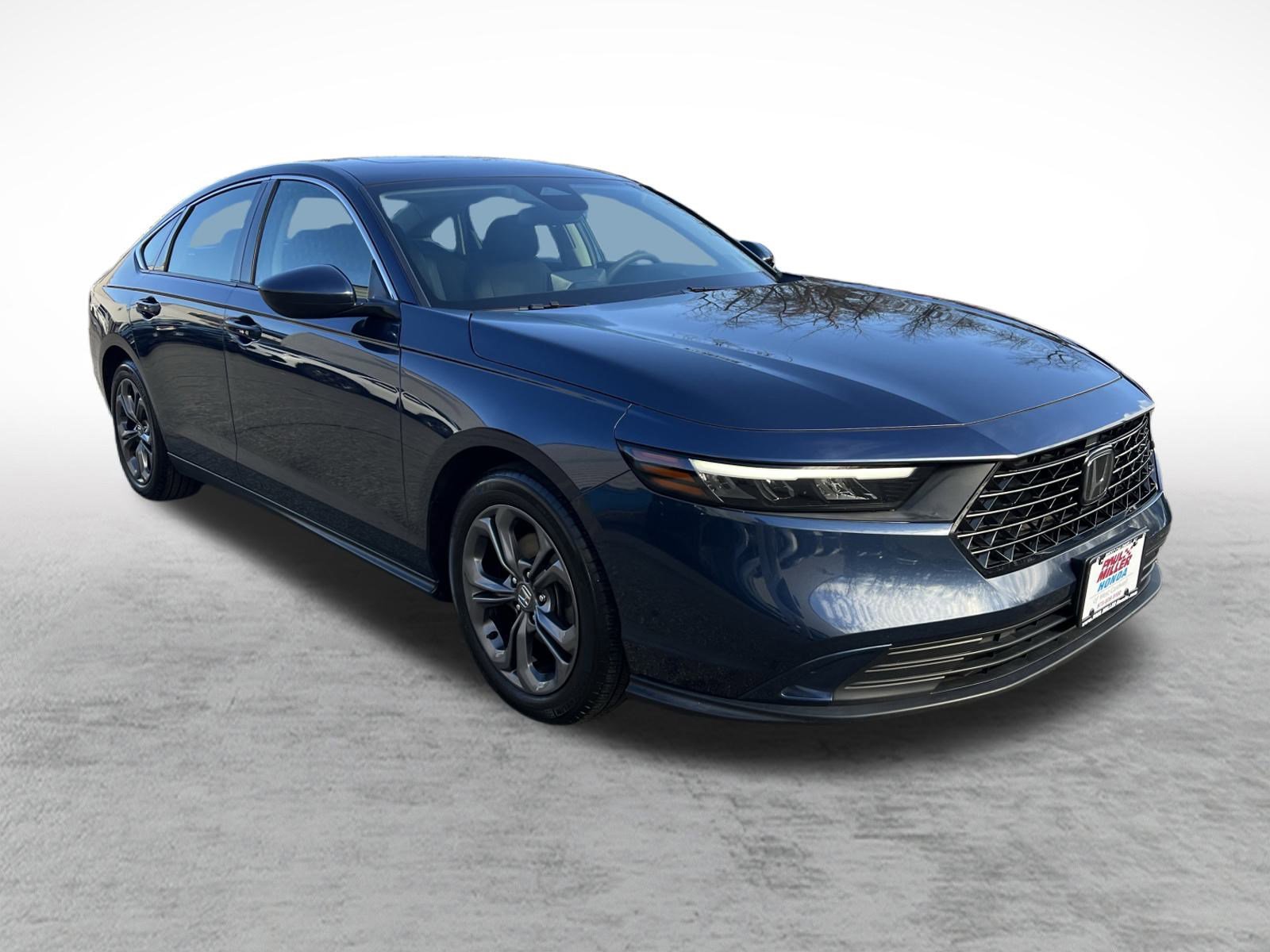 Certified 2023 Honda Accord EX image 3