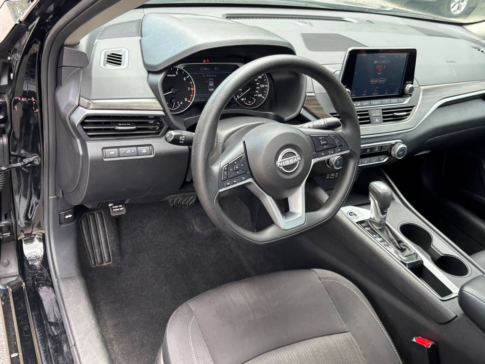 Used 2025 Nissan Altima 2.5 SV FWD image 29