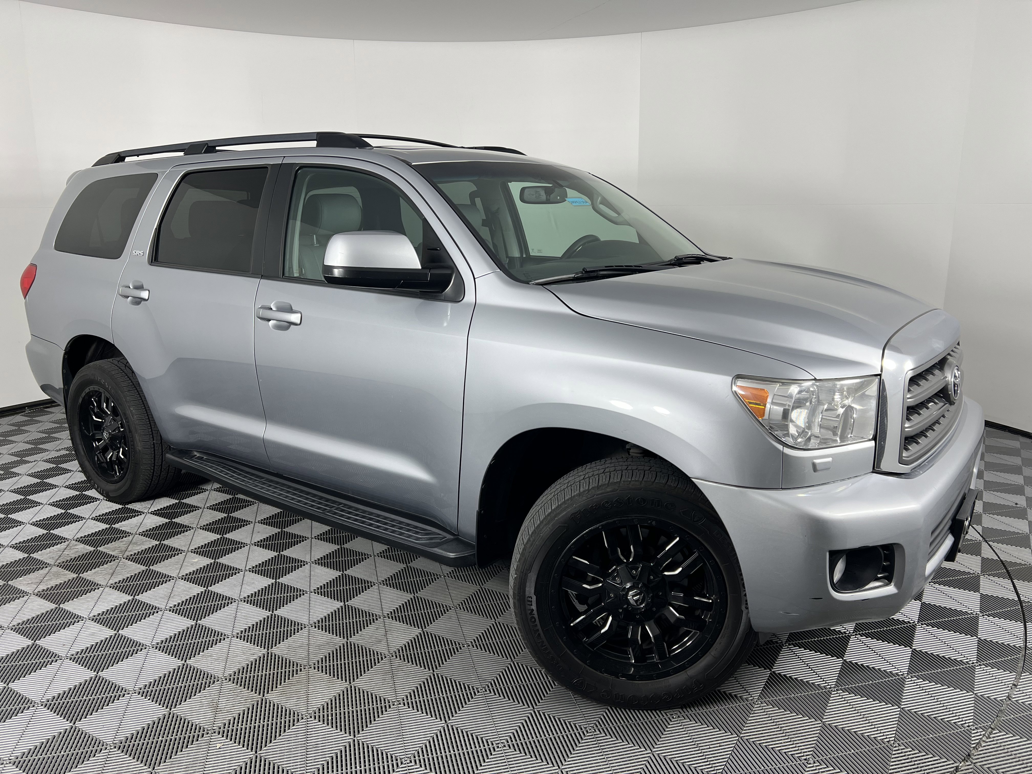 Used 2014 Toyota Sequoia SR5 w/ Premium Package AWD/4WD image 2