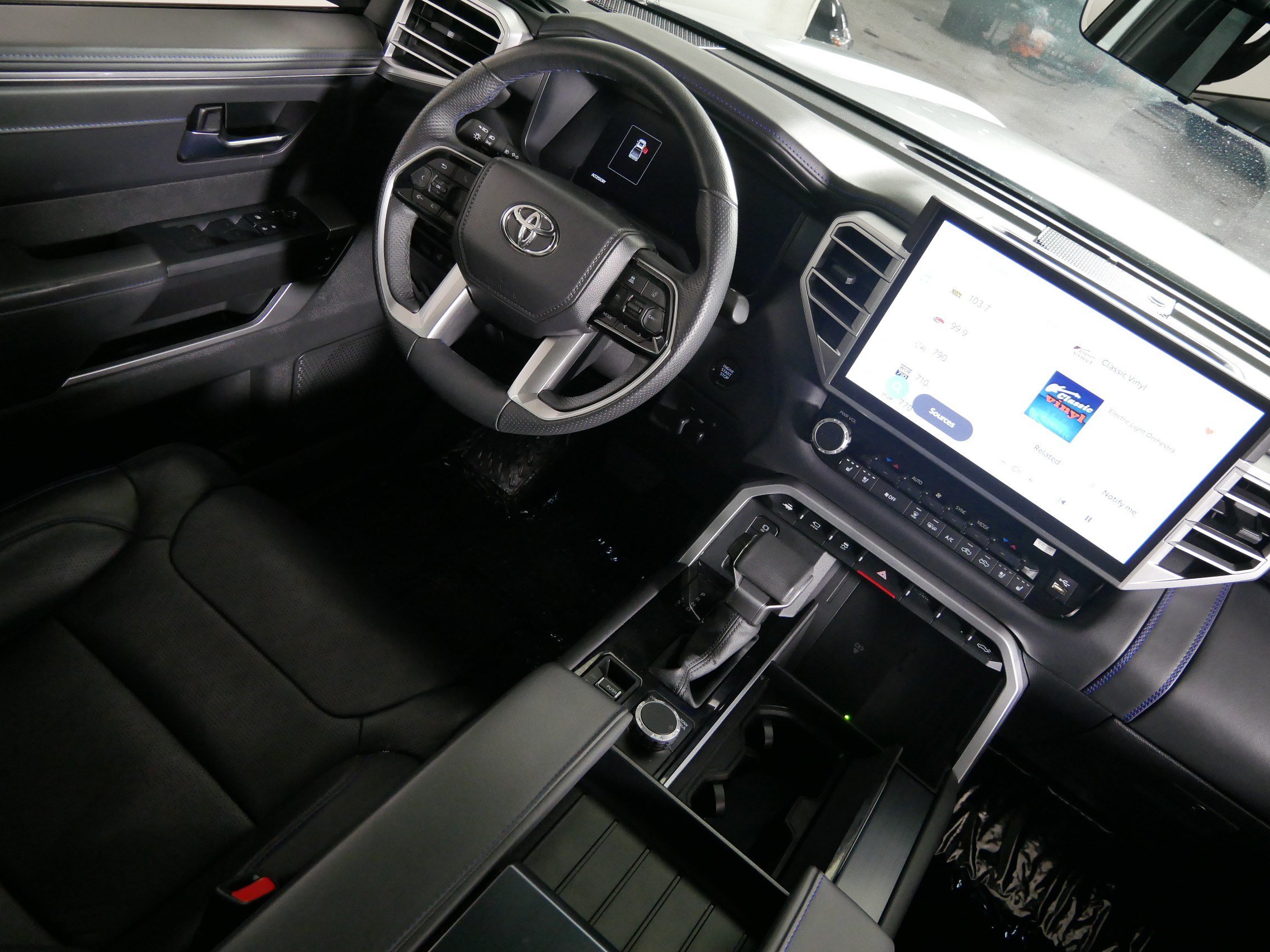 Used 2025 Toyota Tundra Platinum AWD/4WD image 9