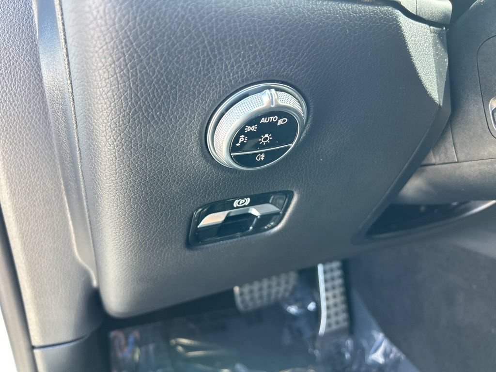 Used 2025 Mercedes-Benz GLC 300 4MATIC image 33