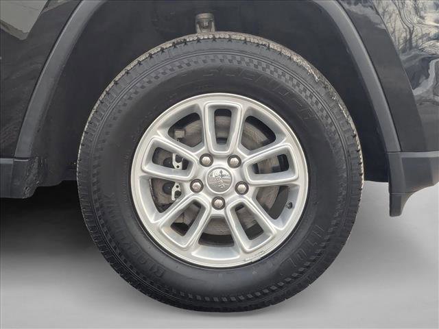 Used 2019 Jeep Grand Cherokee Laredo w/ Security & Convenience Group image 24