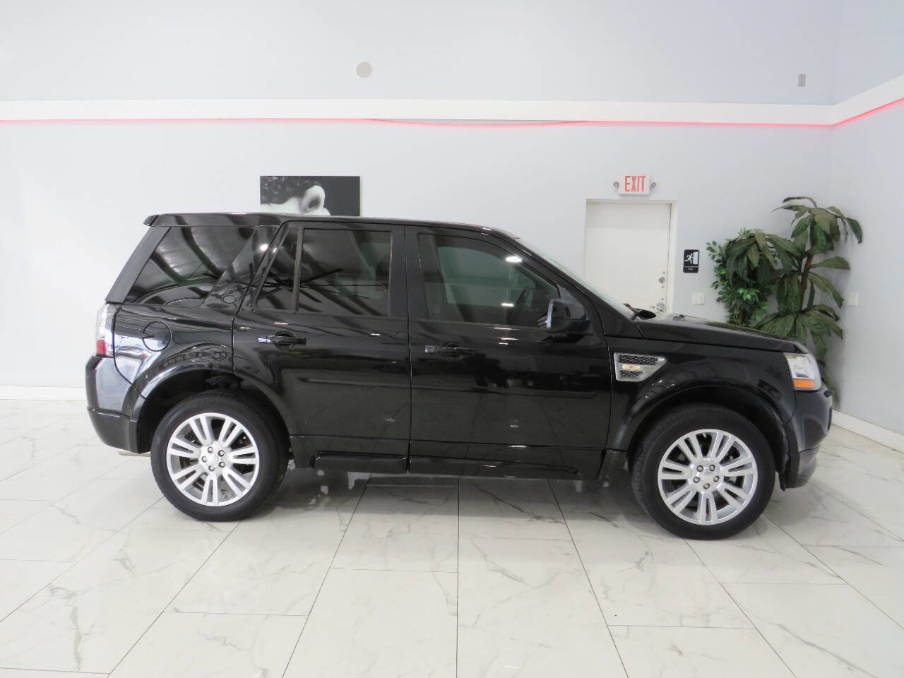 Used 2015 Land Rover LR2 AWD/4WD image 3