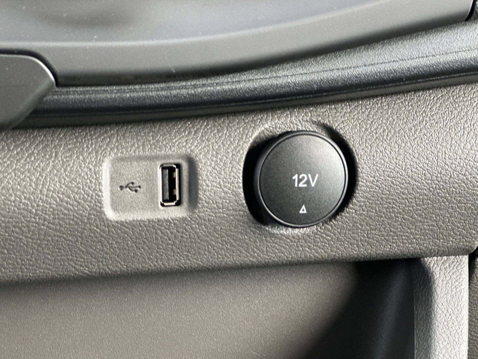 New 2025 Ford Transit 250 148 Medium Roof w/ Exterior Upgrade Package image 25