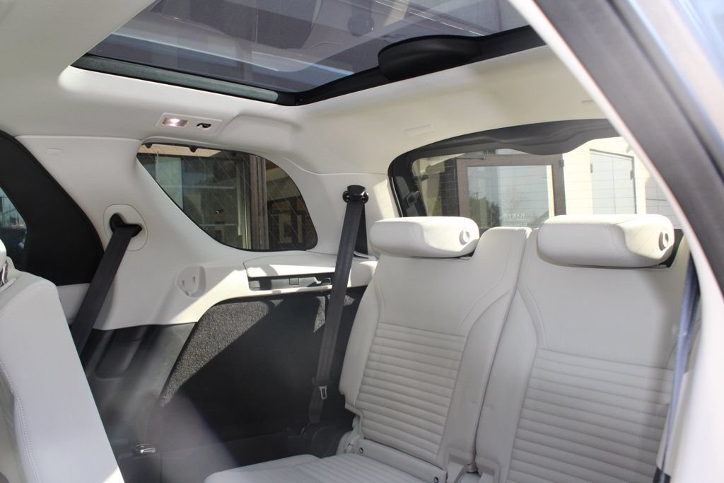 Certified 2025 Land Rover Discovery Dynamic SE AWD/4WD image 38