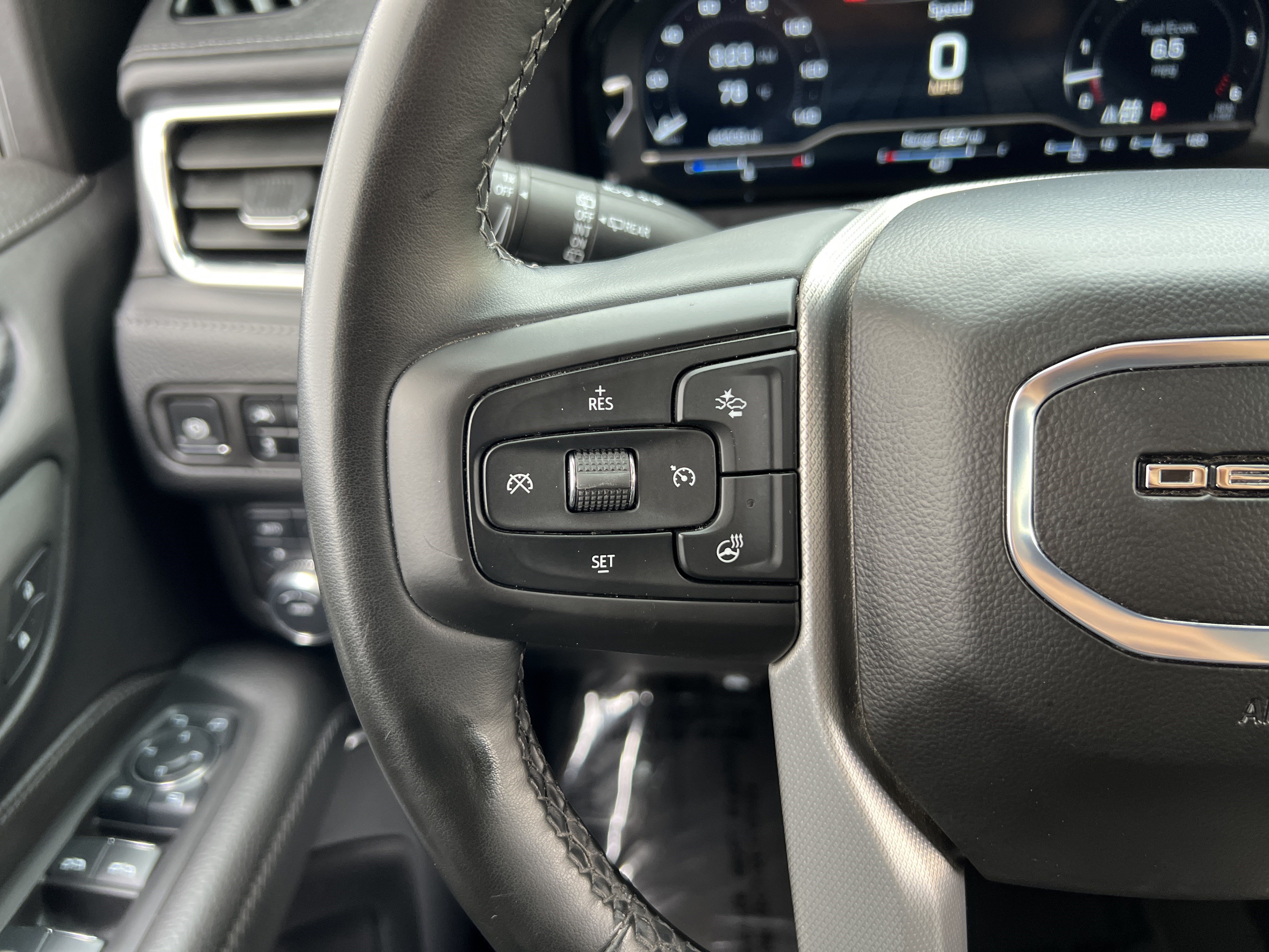 Used 2024 GMC Yukon XL Denali AWD/4WD image 30